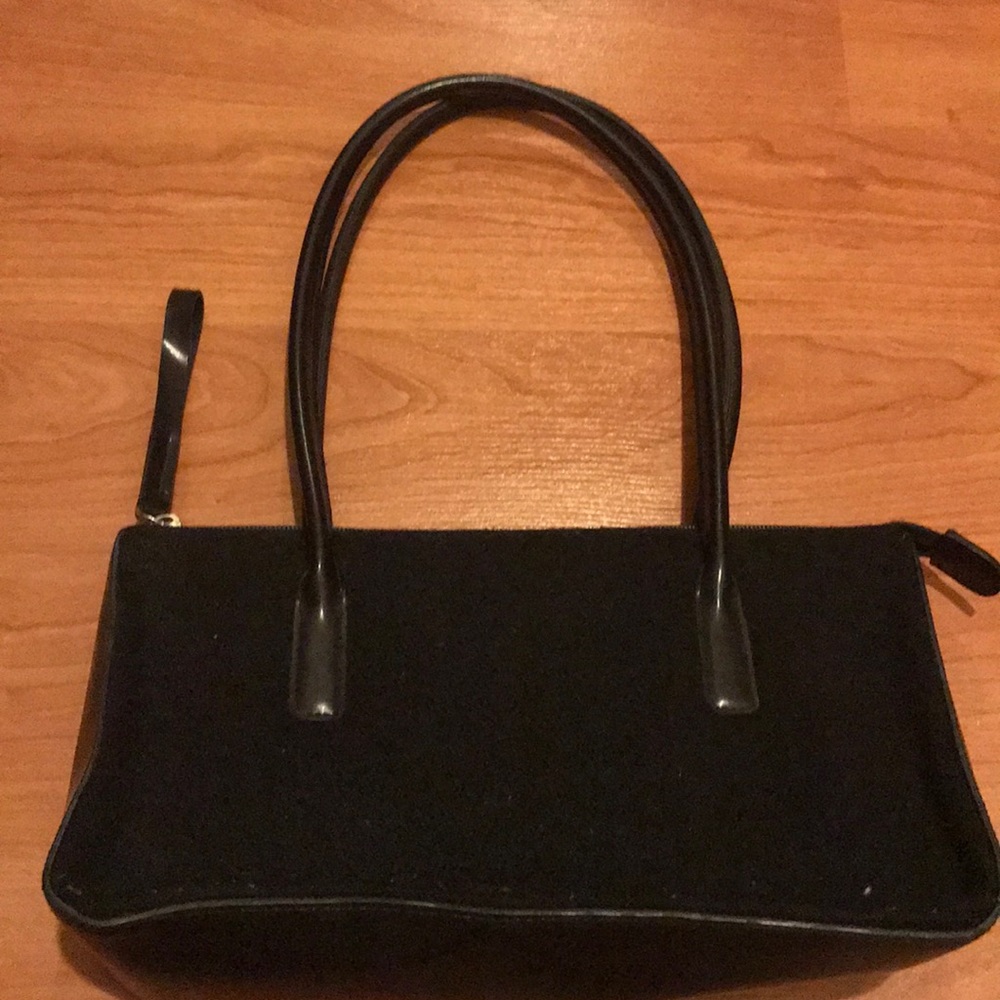 Black shoulder handbag